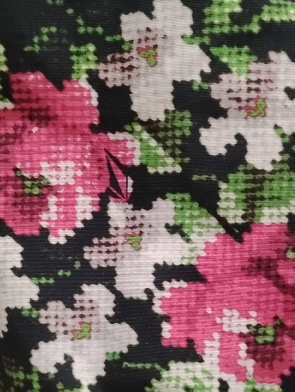 Volcom Enemy Lines Floral Digi Camo Windbreaker - Picture 10 of 10